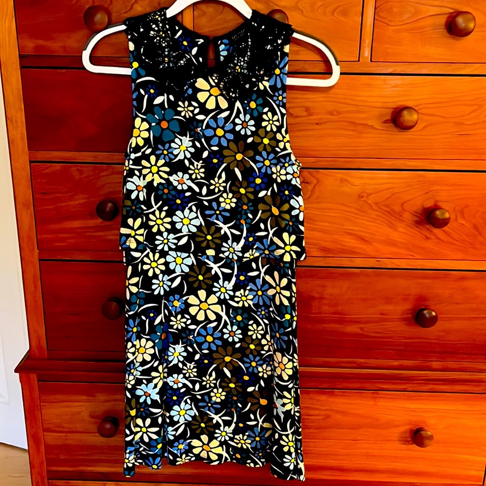 TOPSHOP, US size 8, cotton knit sleeveless dress w/Black crocheted collar.